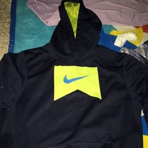 Men’s Nike hoodie size xlarge with front pocket